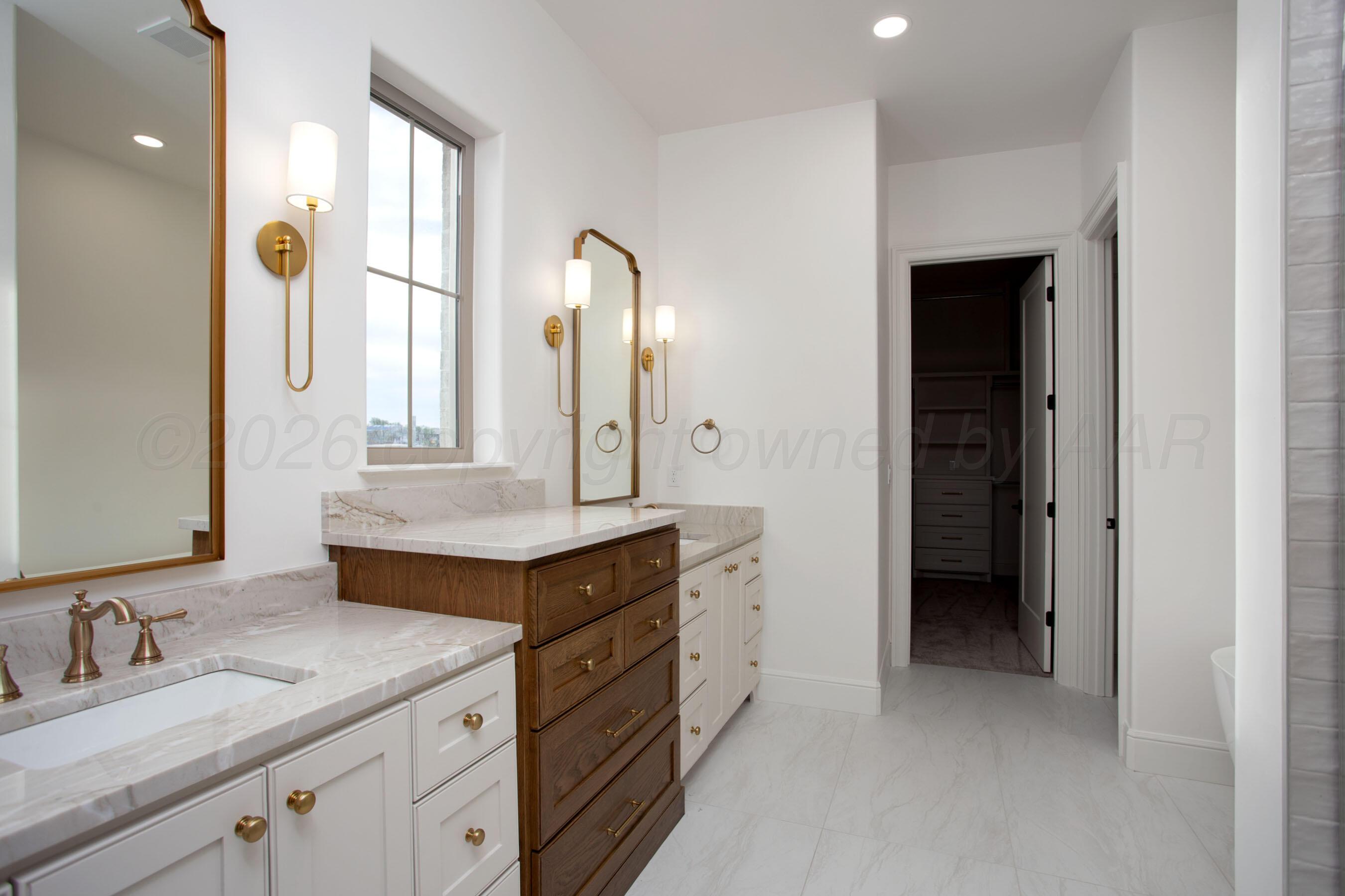 4304 North Rocking Chair Lane Amarillo, TX 79124 - Photo 20 of 36 Ensuite view 1