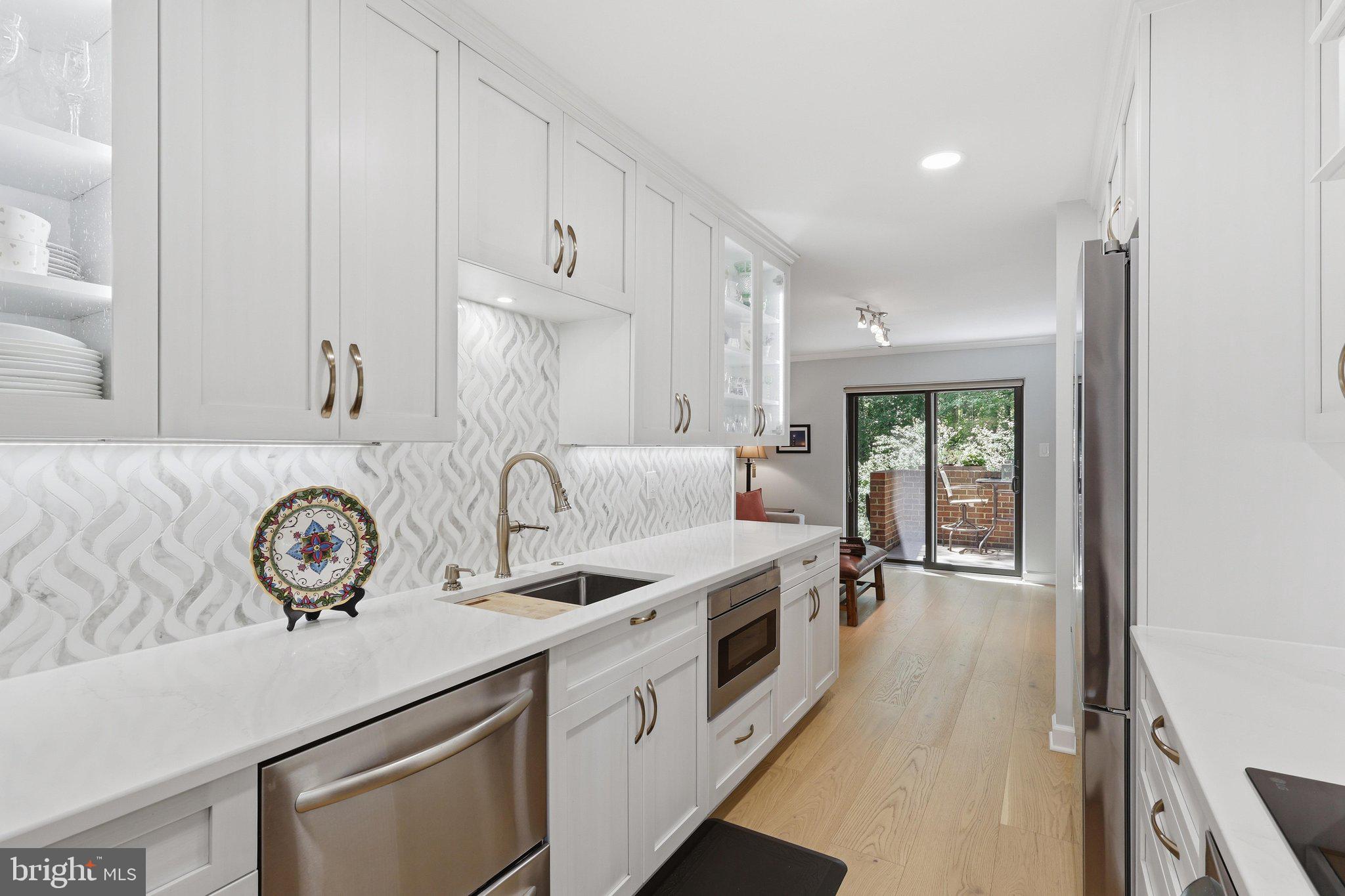 11615 Hunters Green Court Reston, VA 20191 - Photo 9 of 66 **NEW** Kitchen w/ UltraCraft maple cabinets