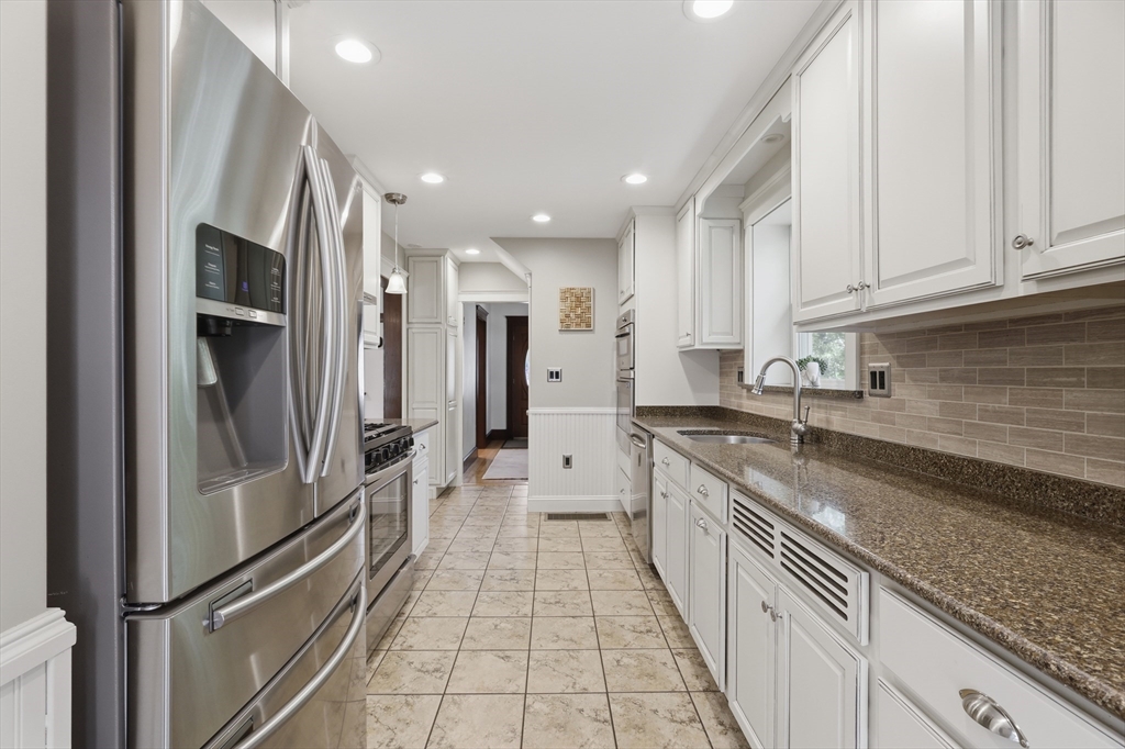 6 Findlay Street Wakefield, MA 01880 - Photo 14 of 40