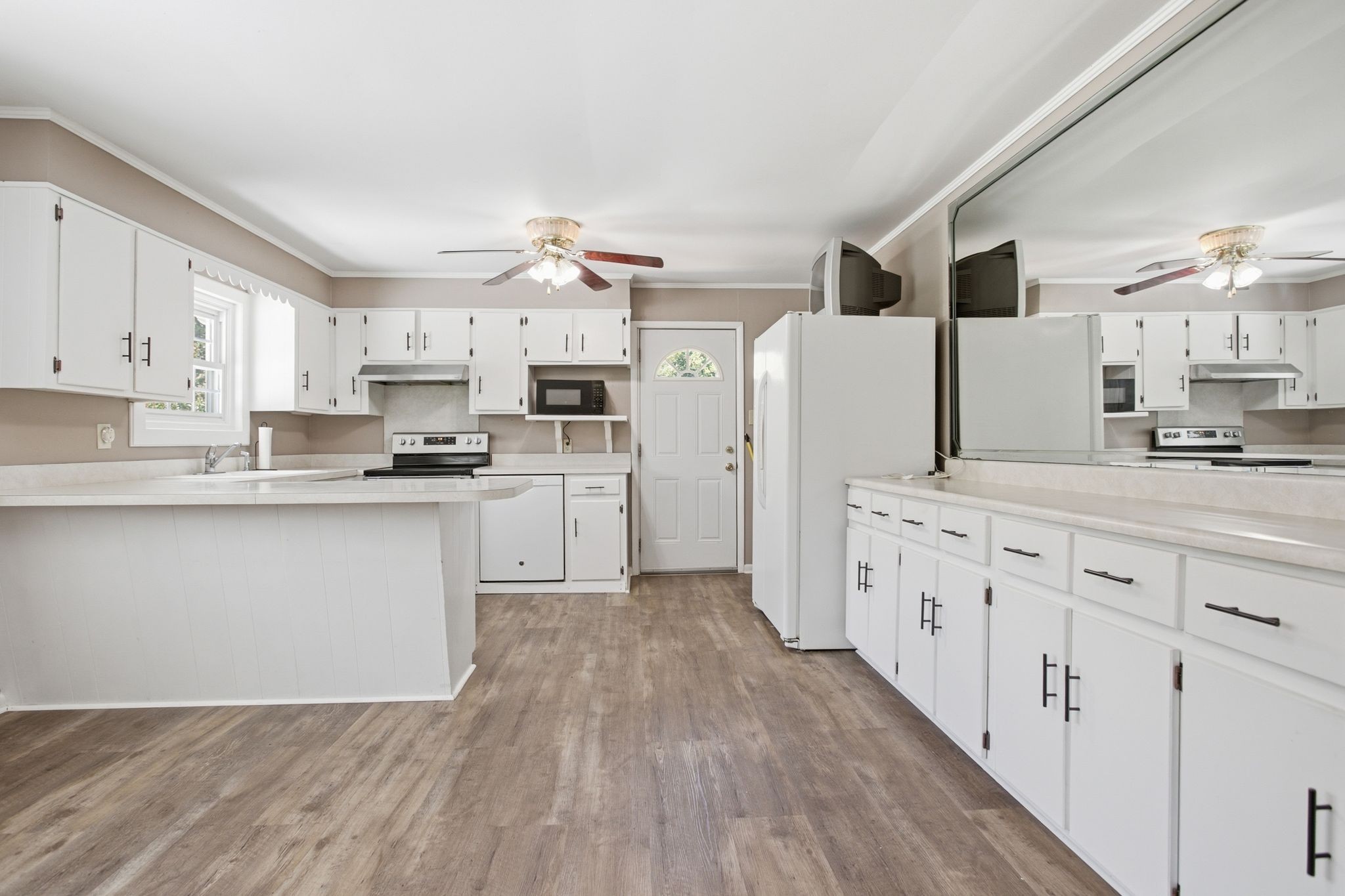 1921 Lick Creek Road Linden, TN 37096 - Photo 3 of 49 Gallery Image 3
