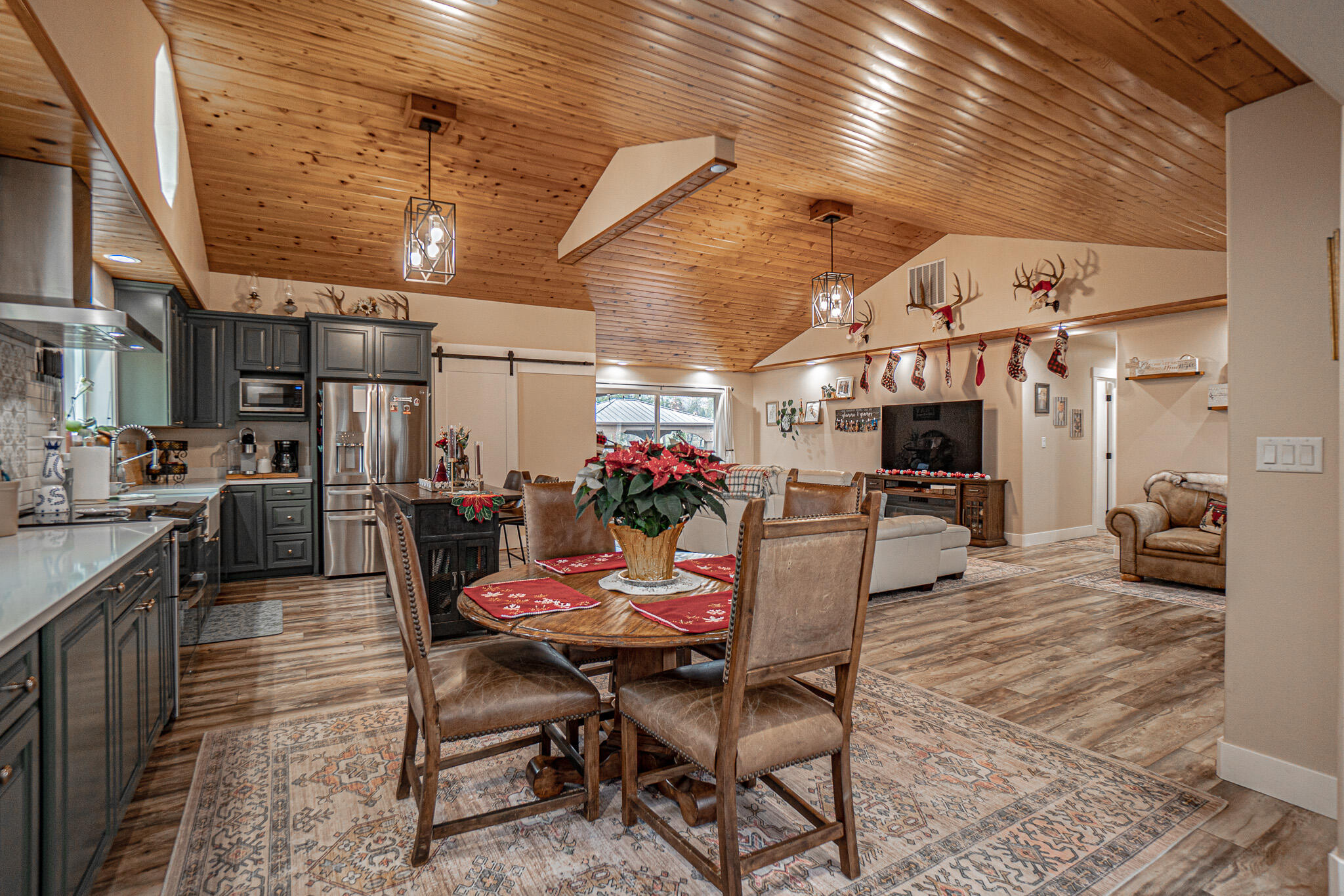 1027 Chevney Drive Shady Cove, OR 97539 - Photo 9 of 29 DSC02498-HDR