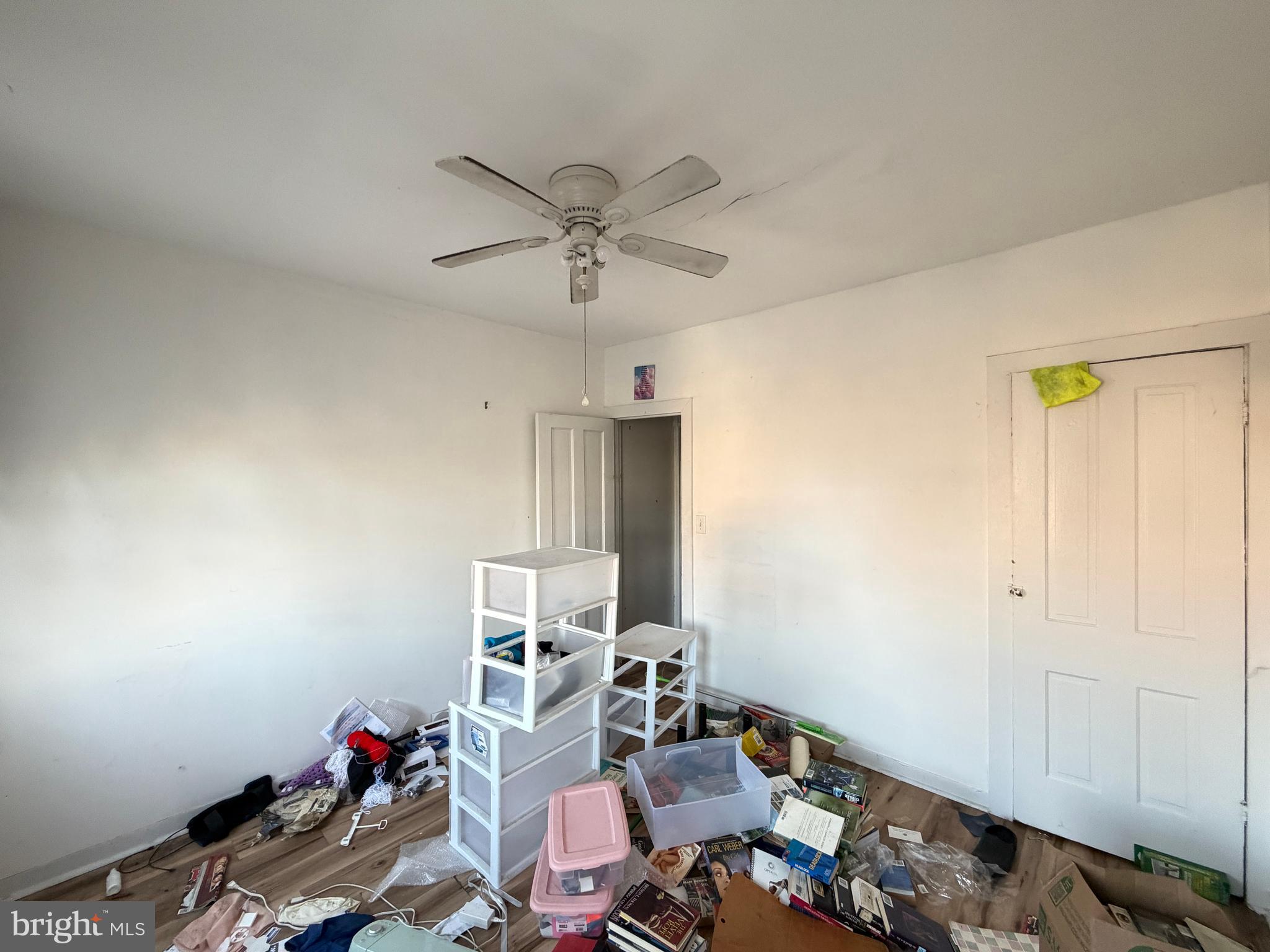 910 North Dukeland Street Baltimore, MD 21216 - Photo 13 of 27 a living room with furniture and a wooden floor