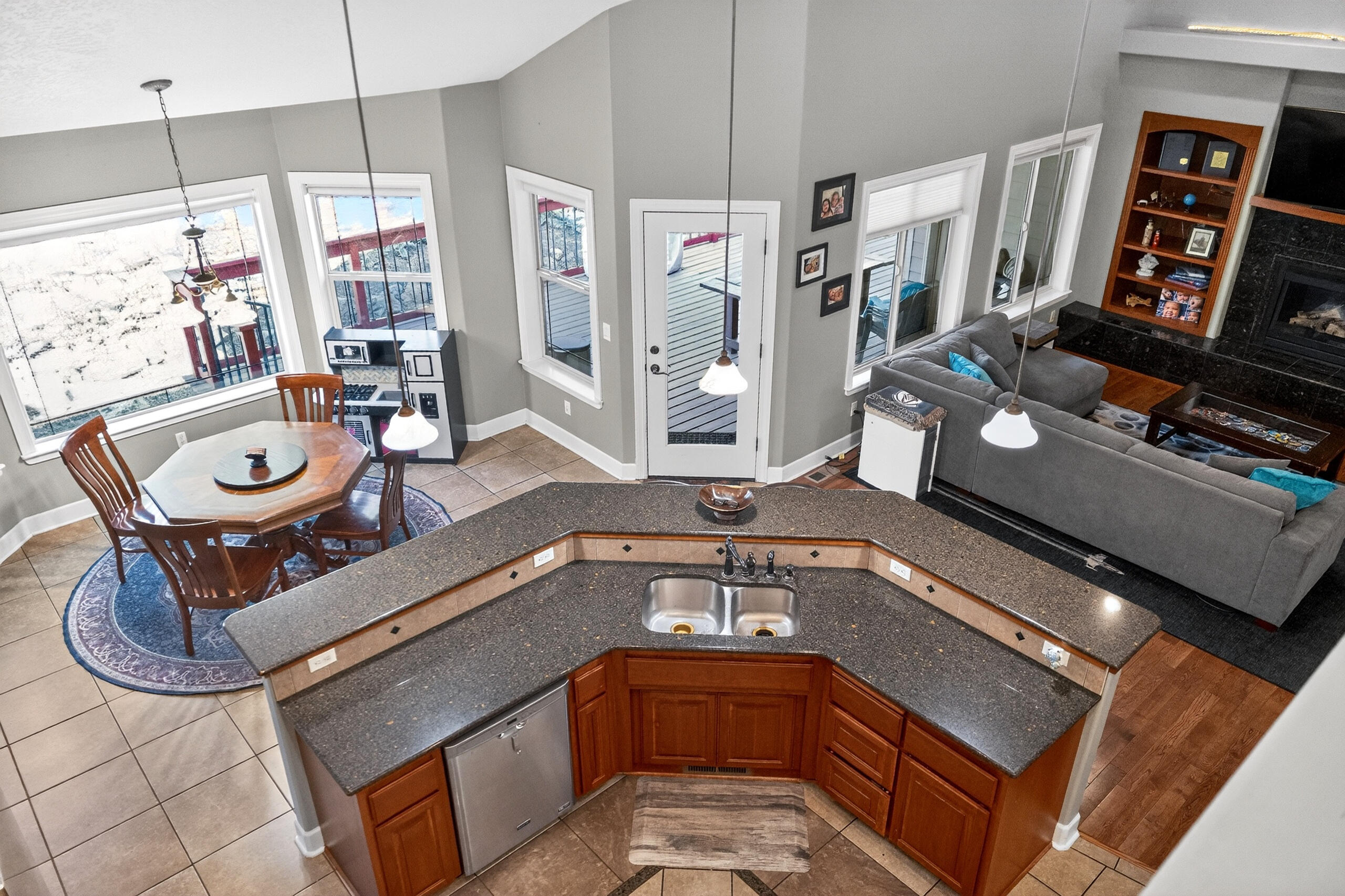 10421 Kestrel Road Klamath Falls, OR 97601 - Photo 20 of 56 a kitchen with stainless steel appliances granite countertop a stove and a microwave