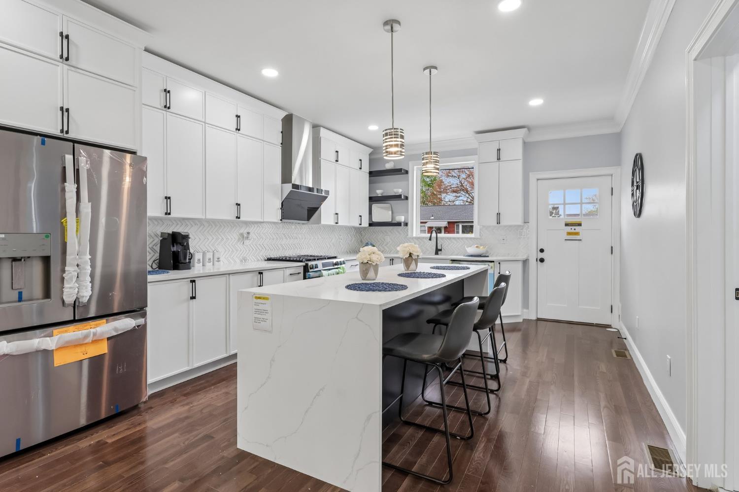 239 Suttons Lane Edison, NJ 08817 - Photo 18 of 68