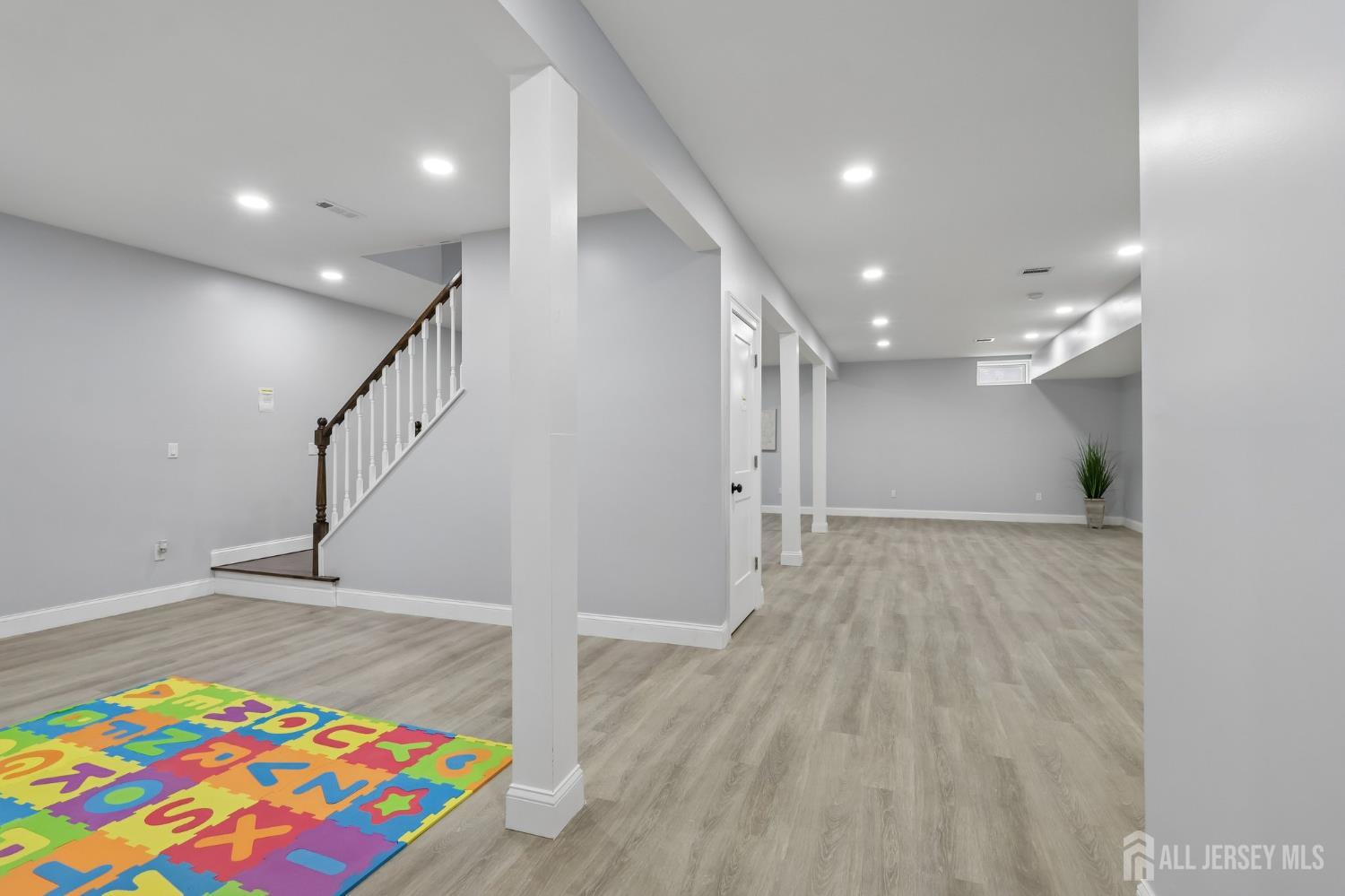 239 Suttons Lane Edison, NJ 08817 - Photo 22 of 68