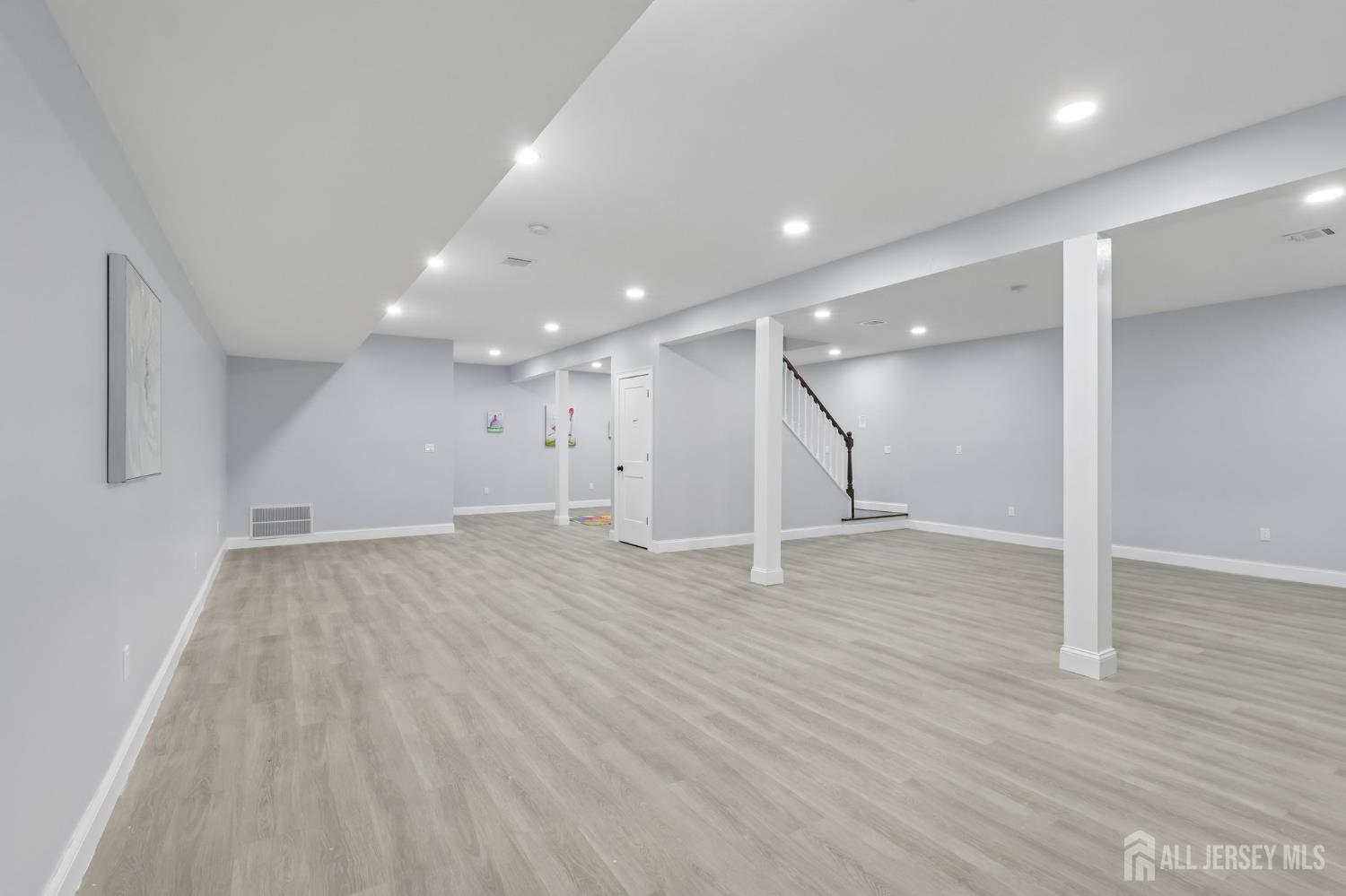 239 Suttons Lane Edison, NJ 08817 - Photo 25 of 68
