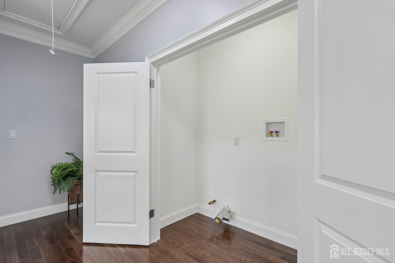 239 Suttons Lane Edison, NJ 08817 - Photo 35 of 68