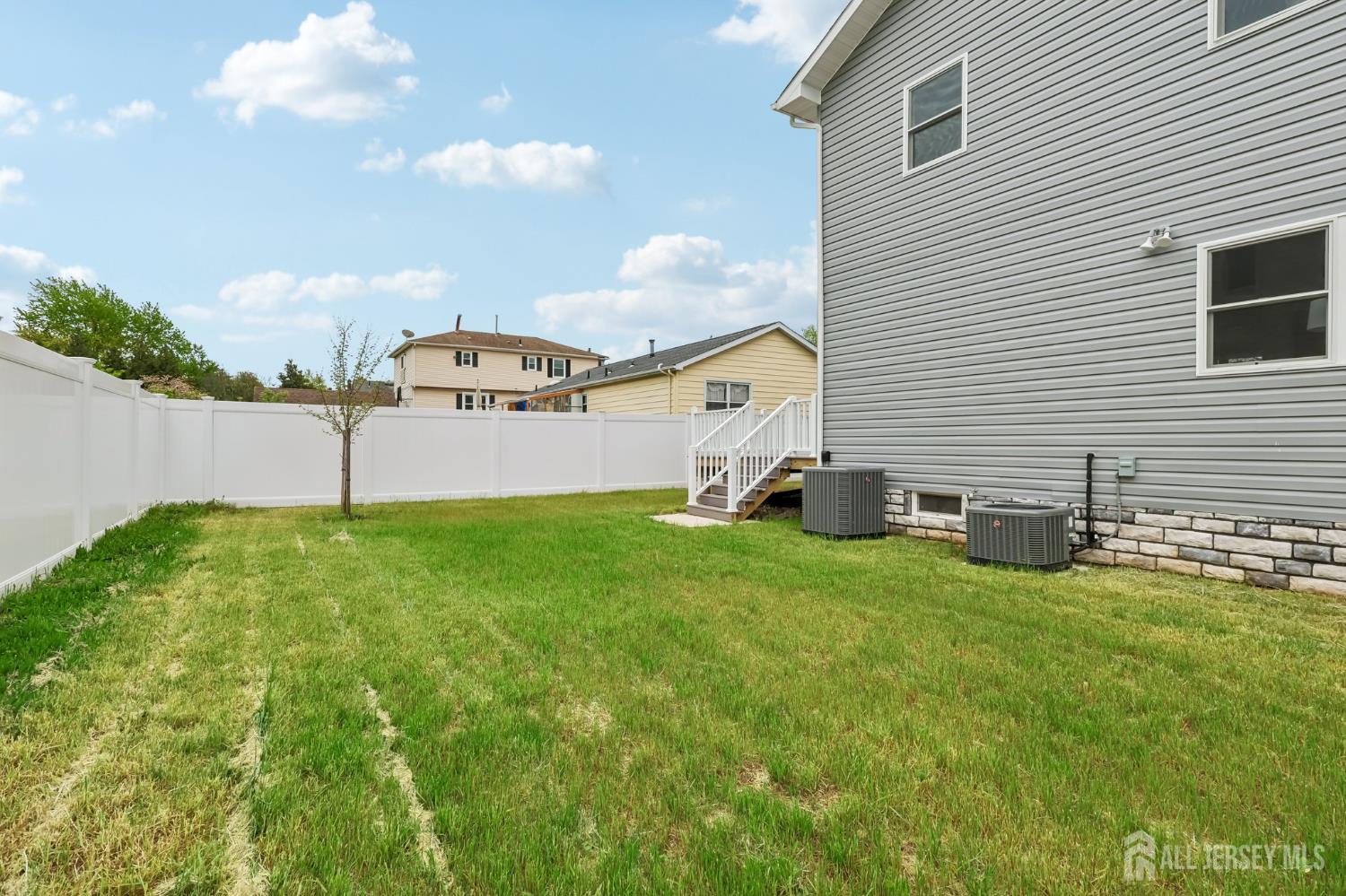 239 Suttons Lane Edison, NJ 08817 - Photo 67 of 68