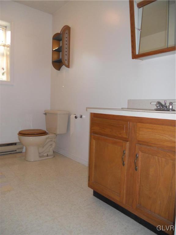 568 Allegheny Road Mount Bethel, PA 18343 - Photo 12 of 36 Large full bath
