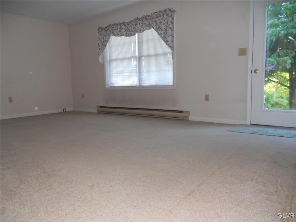 568 Allegheny Road Mount Bethel, PA 18343 - Photo 5 of 36 The living room