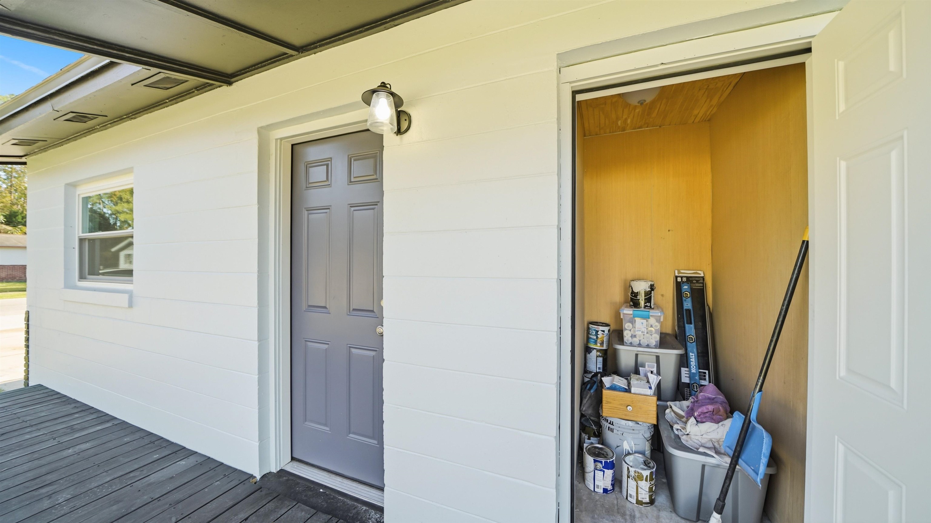 811 Hymon Circle Bunnell, FL 32110 - Photo 25 of 32 a room that has a bed and a chair in it