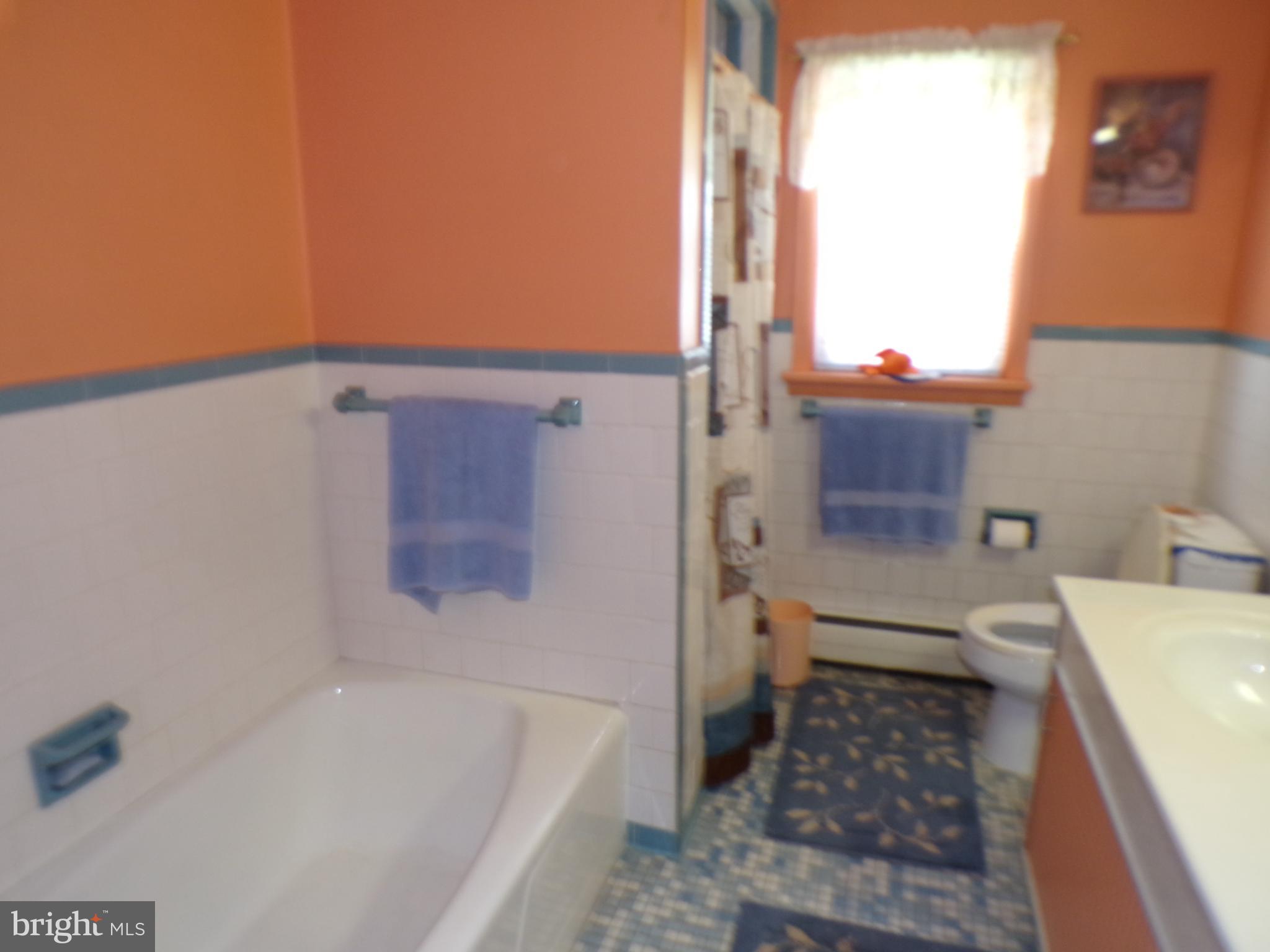 2713 Rowe Road New Windsor, MD 21776 - Photo 18 of 67 a bathroom with a bathtub and a toilet