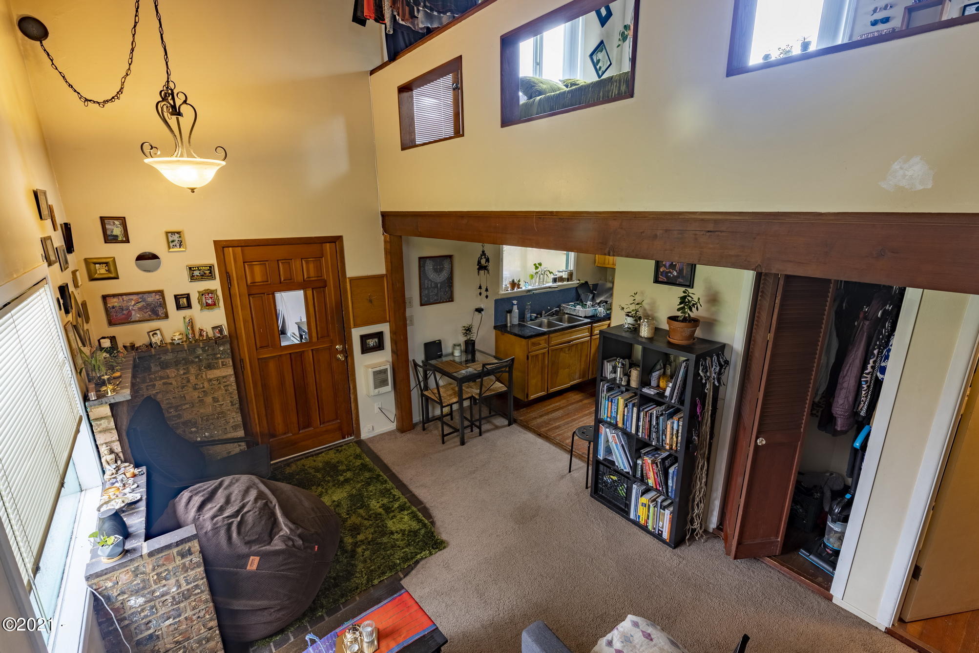737 Southwest Government Street Newport, OR 97365 - Photo 20 of 28 731 Loft/Living