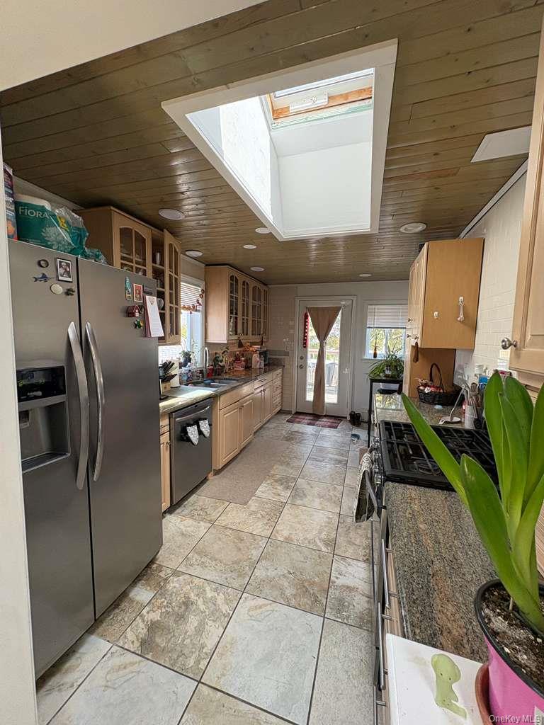181-03 145th Road Queens, NY 11413 - Photo 7 of 8