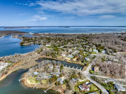 $1,895,000 | 16 Cove Road, Southampton, NY 11968