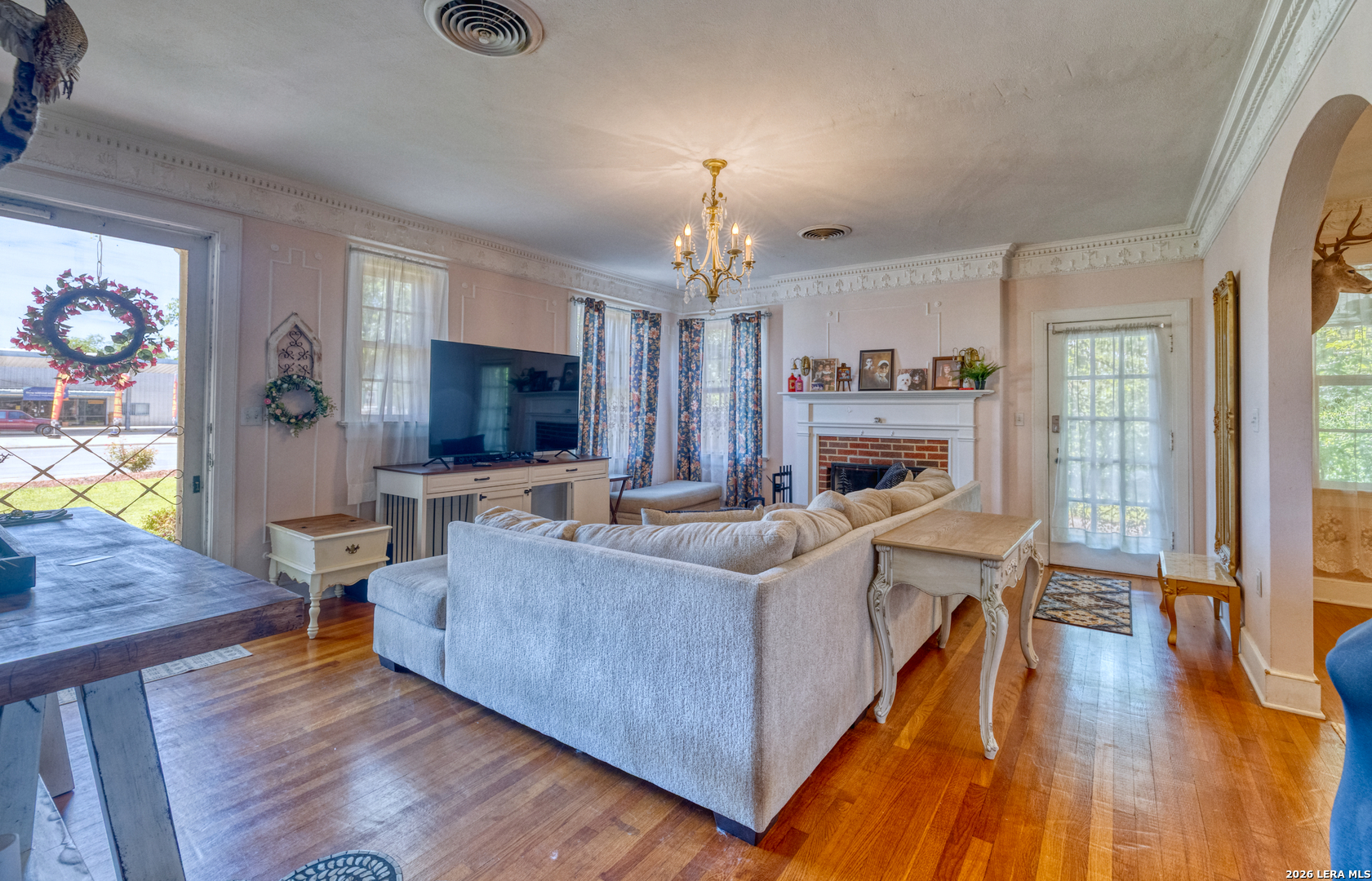 440 South Getty Street Uvalde, TX 78801 - Photo 9 of 39