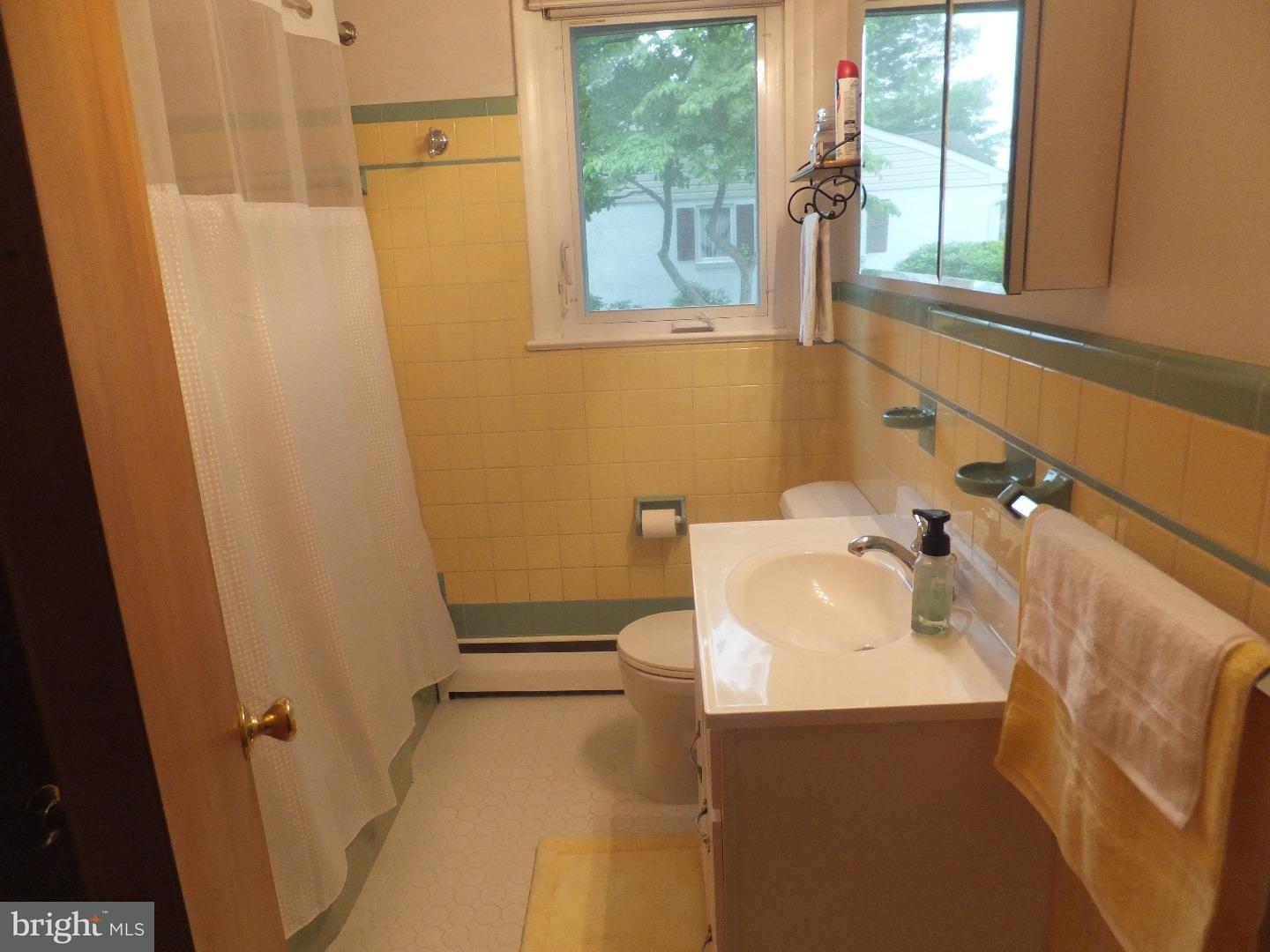 1018 Lavera Road Warminster, PA 18974 - Photo 15 of 23 Half Bath