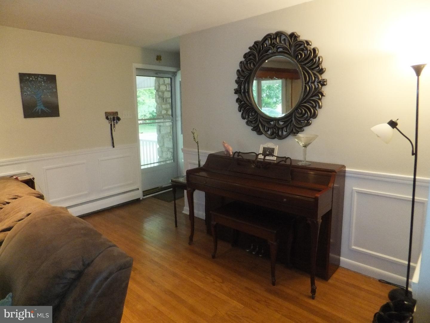 1018 Lavera Road Warminster, PA 18974 - Photo 5 of 23 Gallery Image 5