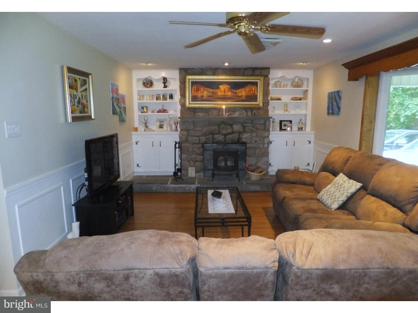 1018 Lavera Road Warminster, PA 18974 - Photo 6 of 23 Living Room
