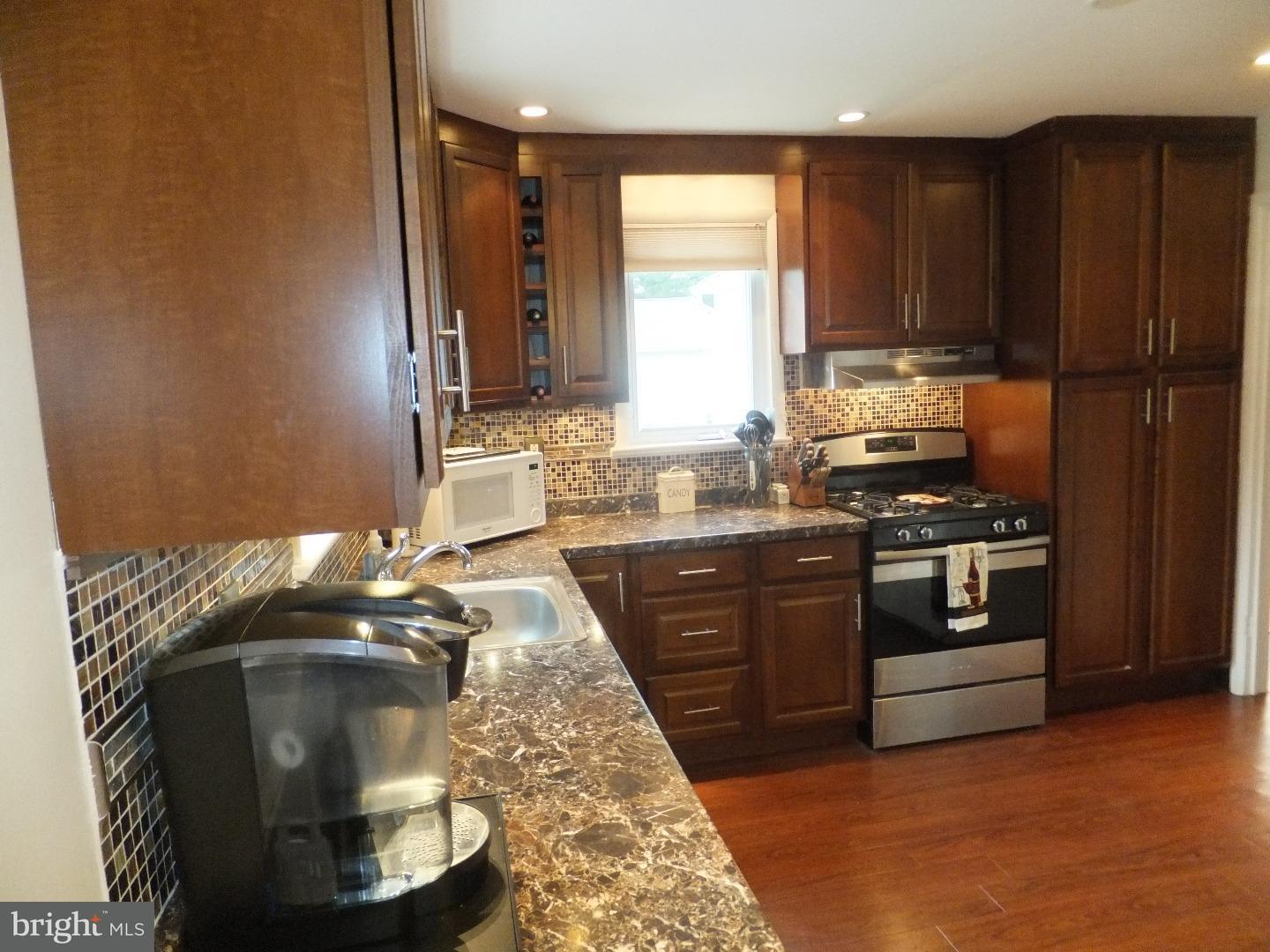 1018 Lavera Road Warminster, PA 18974 - Photo 10 of 23 Kitchen