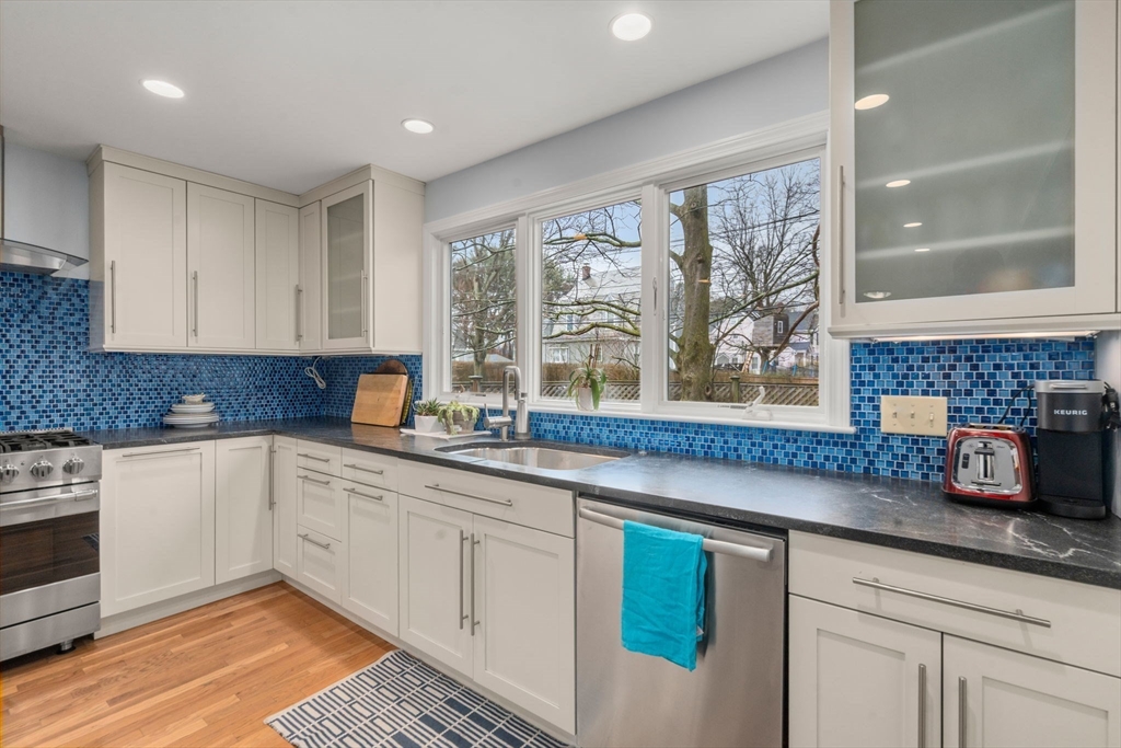 5 Derby Street Newton, MA 02465 - Photo 4 of 33