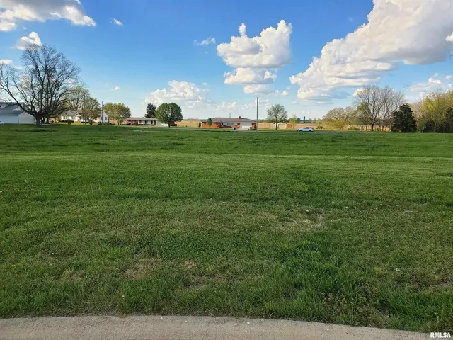 $25,000 | 11 South Indian Grass Road, Nashville, IL 62263