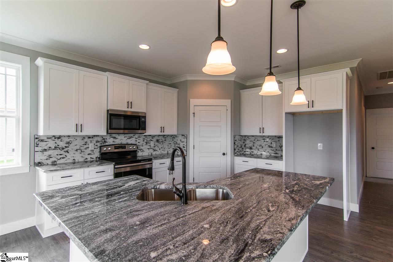 613 Berry Road Boiling Springs, SC 29316 - Photo 11 of 30