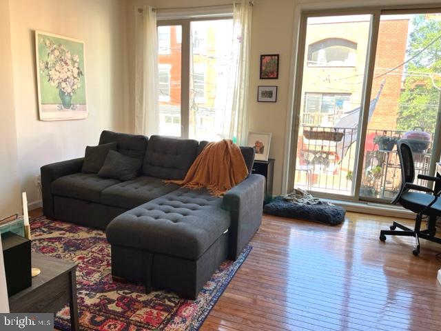 615 South 2nd Street, Unit 2F Philadelphia, PA 19147 - Photo 3 of 11