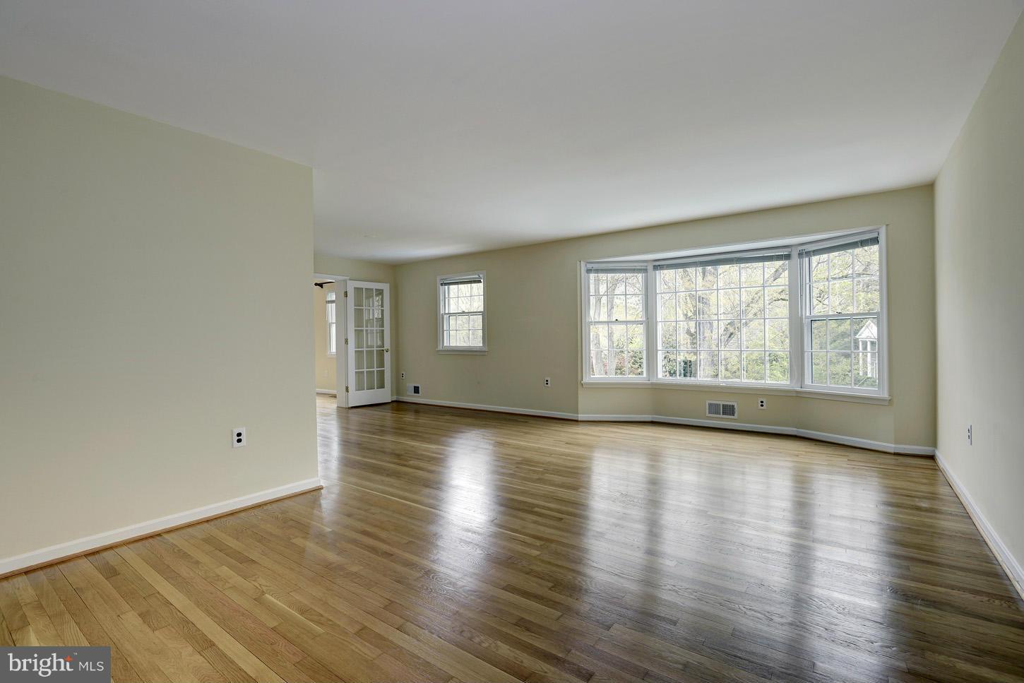 1519 Brookside Road McLean, VA 22101 - Photo 5 of 30 Living Room