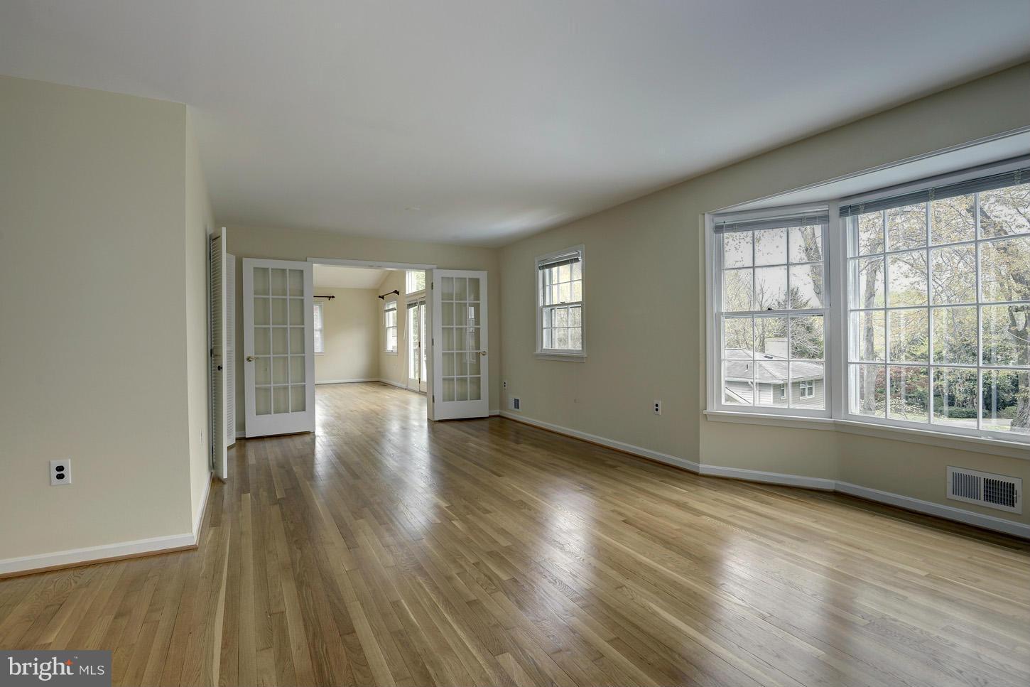 1519 Brookside Road McLean, VA 22101 - Photo 6 of 30 Living Room