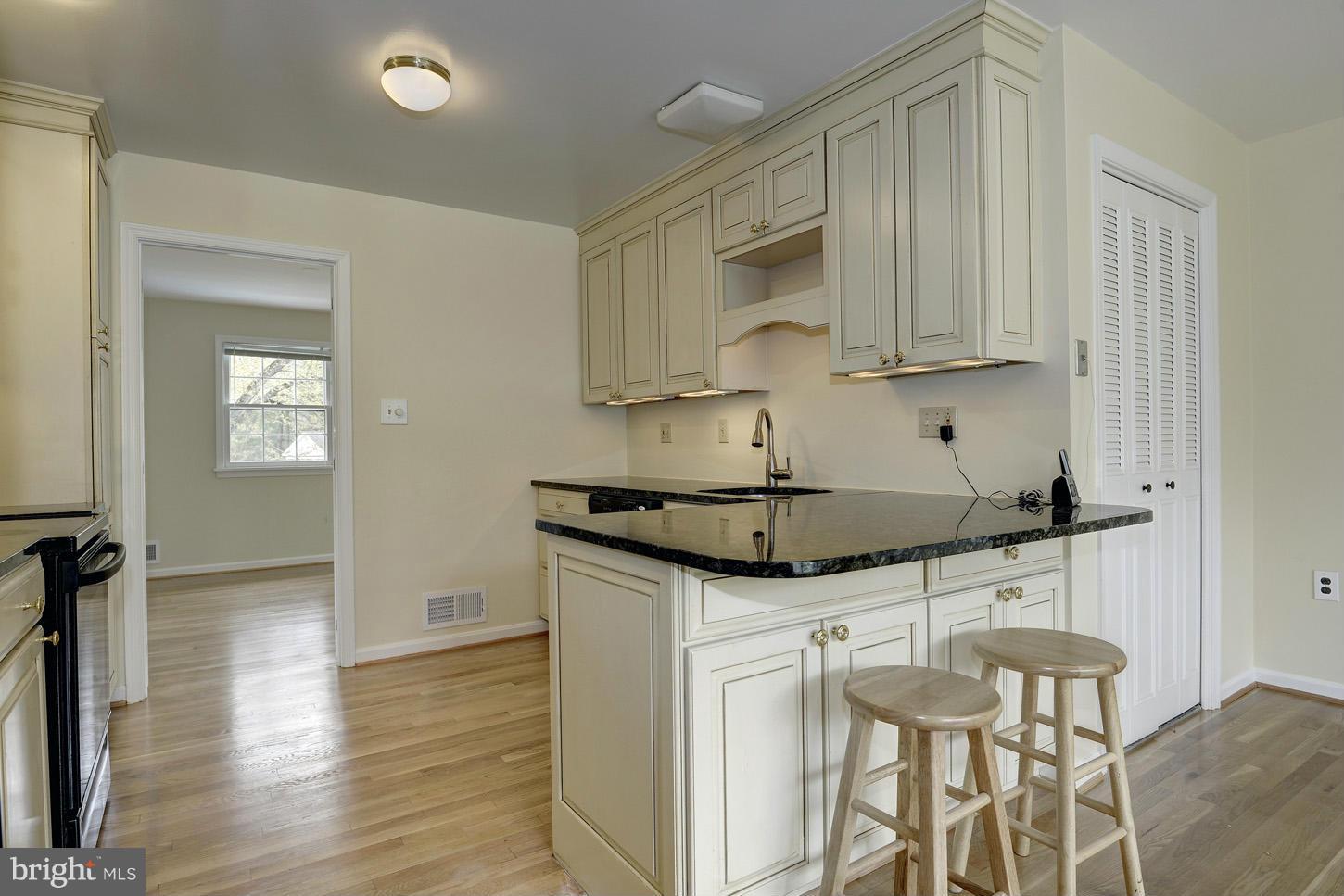 1519 Brookside Road McLean, VA 22101 - Photo 7 of 30 Kitchen
