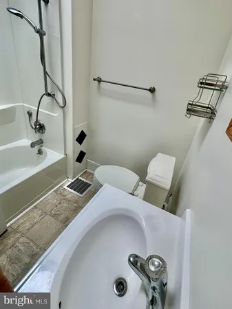 $1,200 | 228 North Orange Street, Unit 2, Media, PA 19063