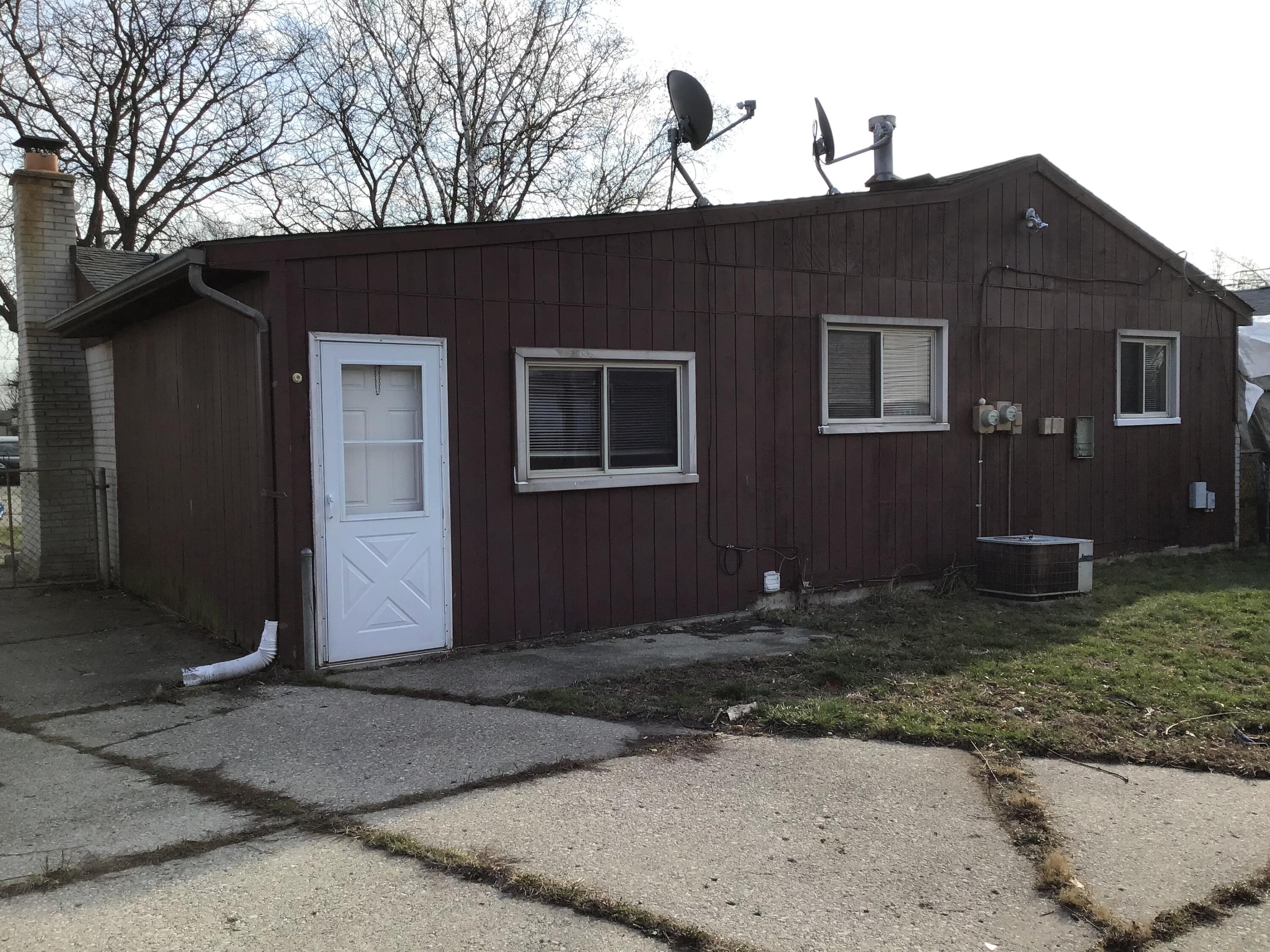 9458 Chamberlain Street Romulus, MI 48174 - Photo 3 of 16 IMG-5080