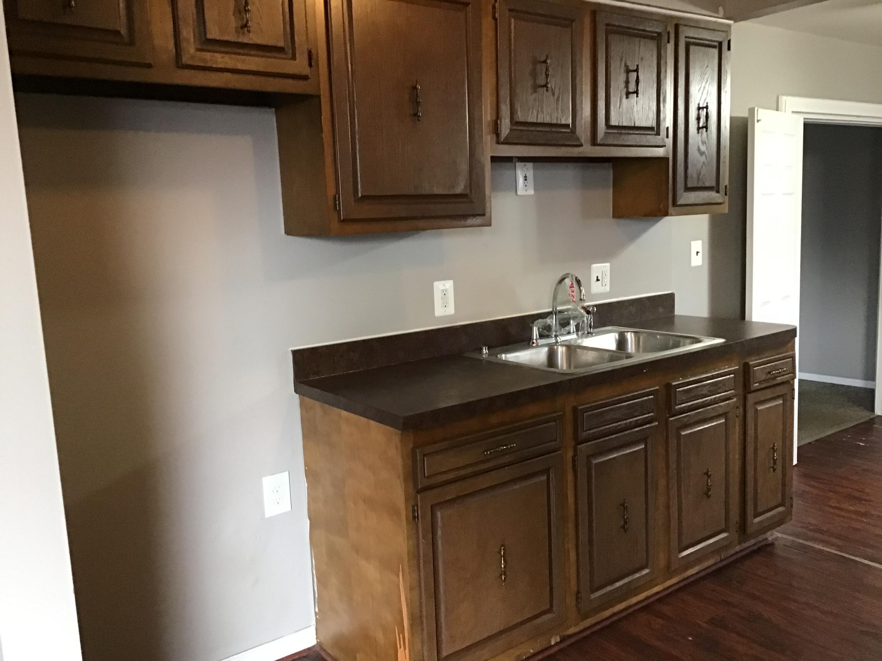 9458 Chamberlain Street Romulus, MI 48174 - Photo 6 of 16 IMG-5083