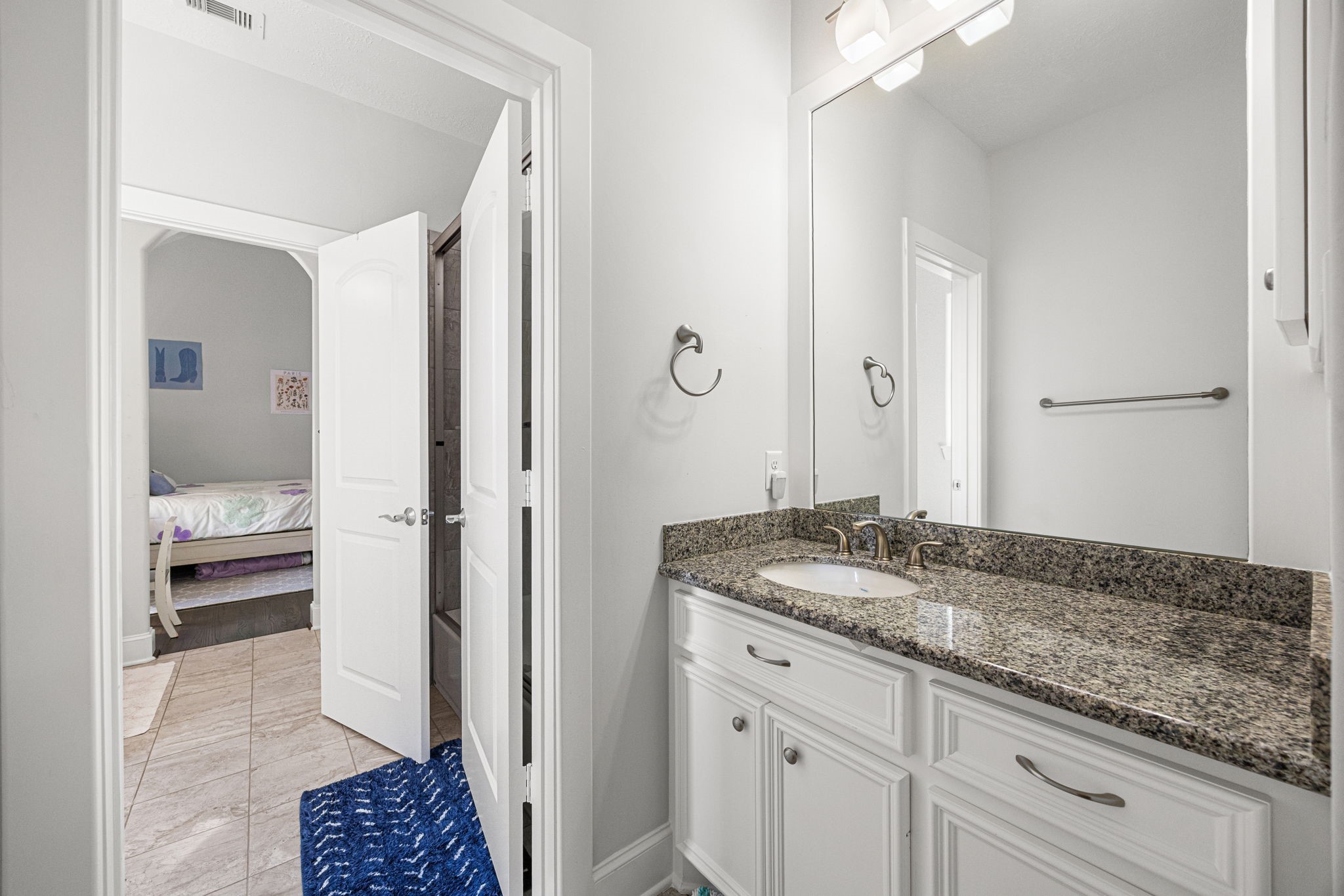 5119 Locust Street Bellaire, TX 77401 - Photo 35 of 47