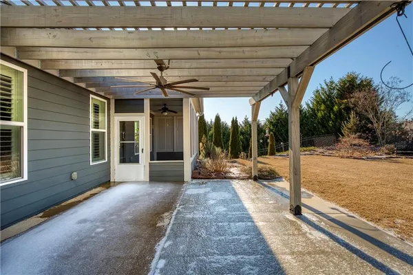 a view of back yard of the house
