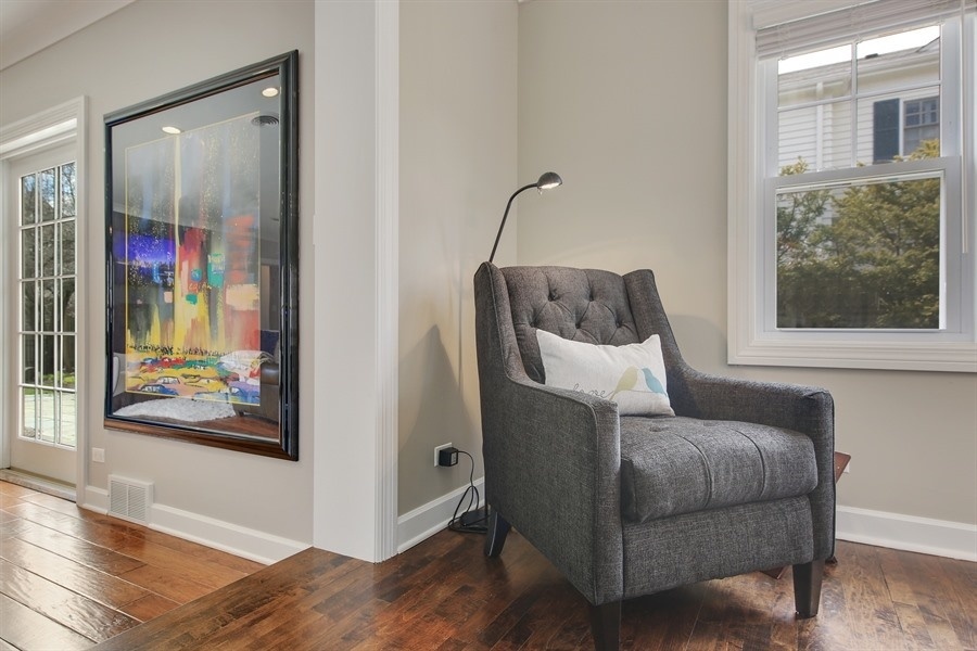 906 South County Line Road Hinsdale, IL 60521 - Photo 12 of 44 a living room with furniture and a window