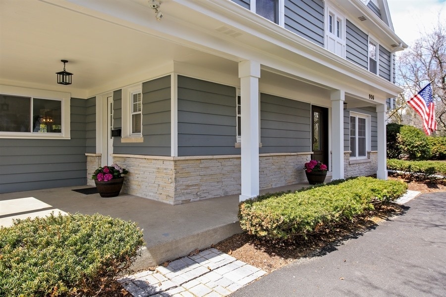 906 South County Line Road Hinsdale, IL 60521 - Photo 2 of 44 front view of a house