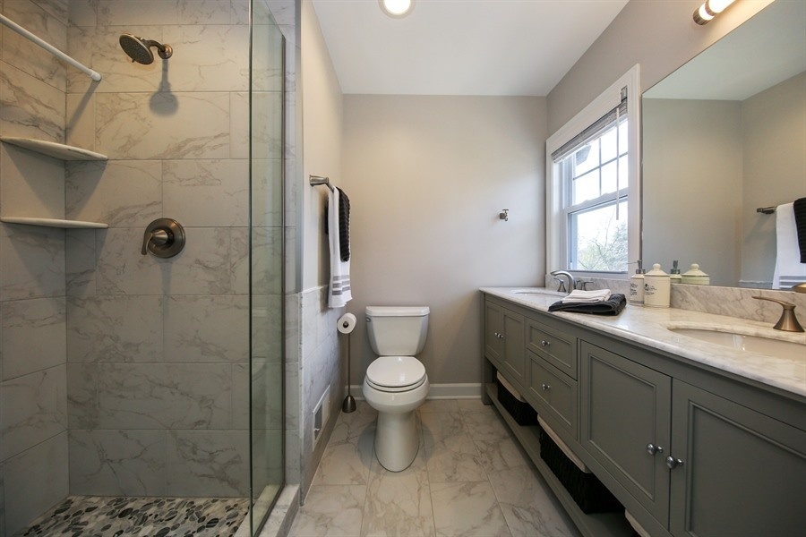 906 South County Line Road Hinsdale, IL 60521 - Photo 21 of 44 a bathroom with a sink toilet and shower