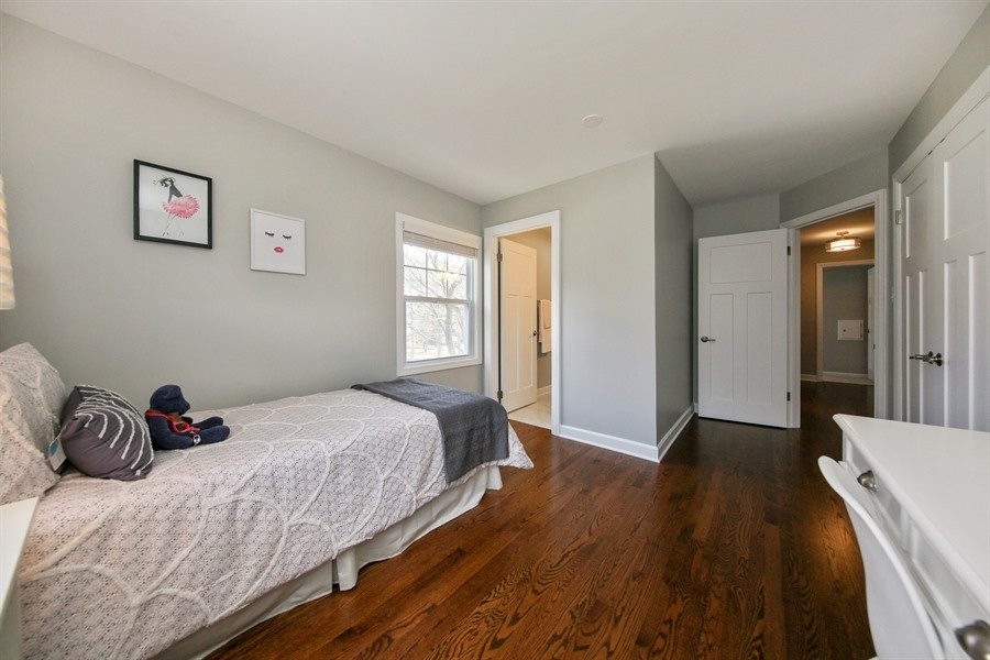 906 South County Line Road Hinsdale, IL 60521 - Photo 25 of 44 a bedroom with a bed and a window