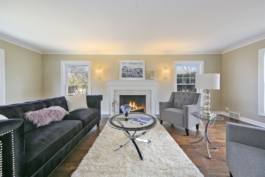 906 South County Line Road Hinsdale, IL 60521 - Photo 5 of 44 a living room with furniture and a fireplace