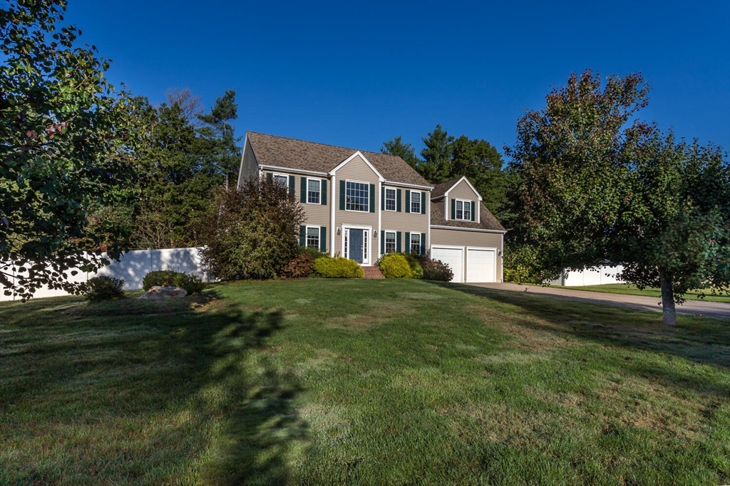68 Foxwood Lane Raynham, MA 02767 - Photo 2 of 33 Gallery Image 2