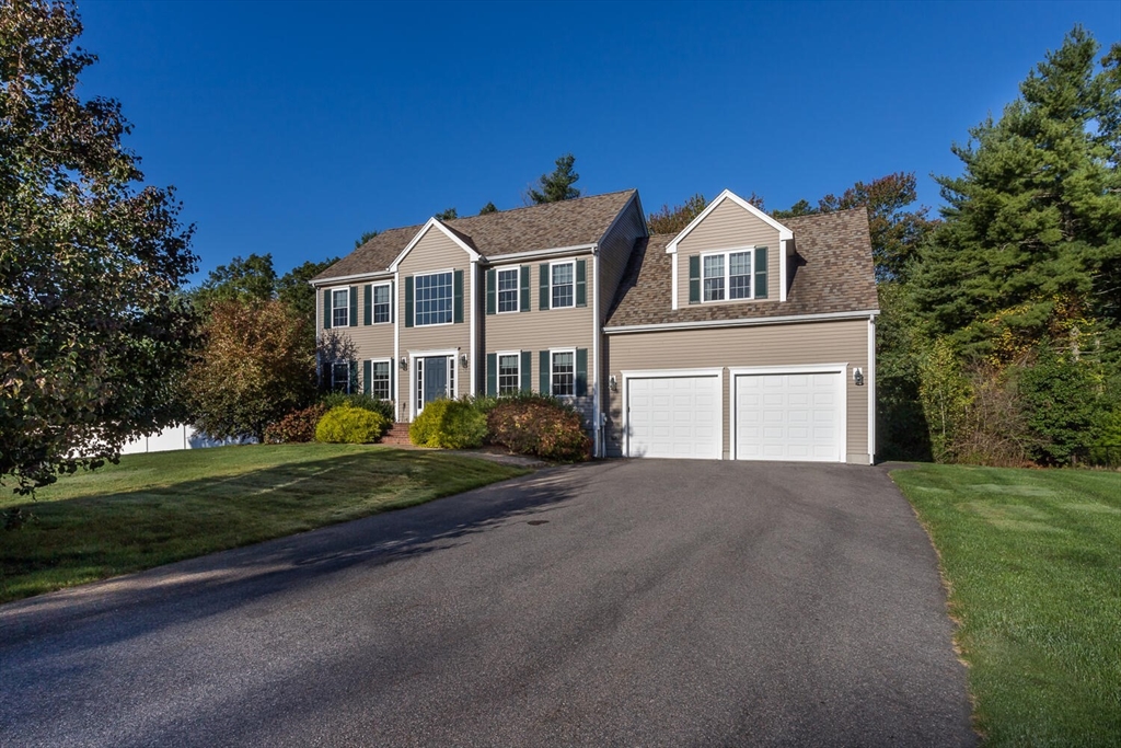 68 Foxwood Lane Raynham, MA 02767 - Photo 3 of 33 Gallery Image 3
