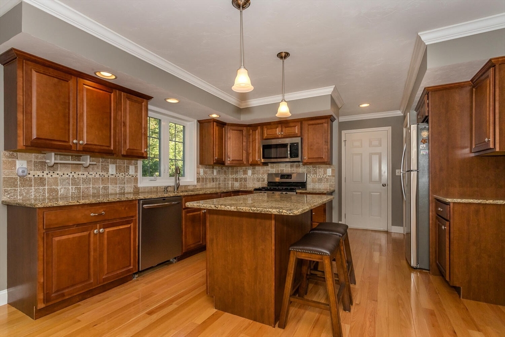 68 Foxwood Lane Raynham, MA 02767 - Photo 9 of 33 Gallery Image 9