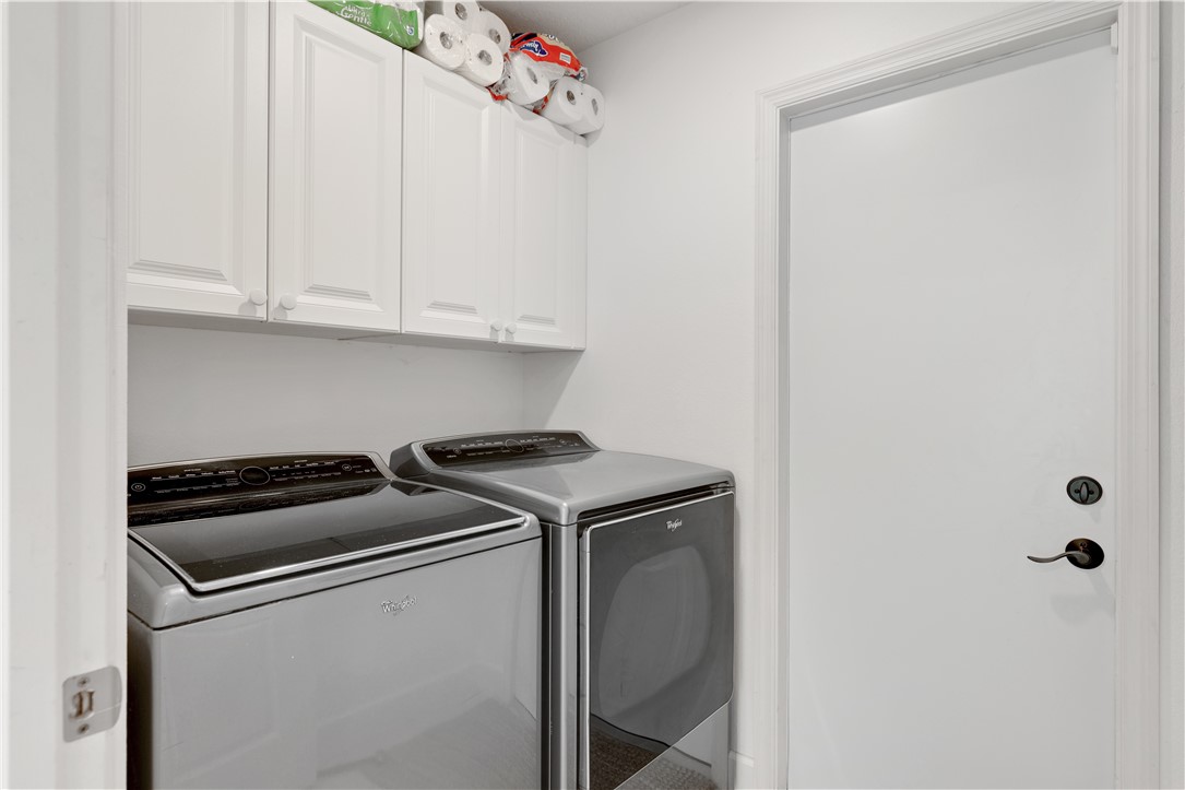 402 Lexington Avenue Southwest Vero Beach, FL 32962 - Photo 14 of 33 a utility room with dryer and washer