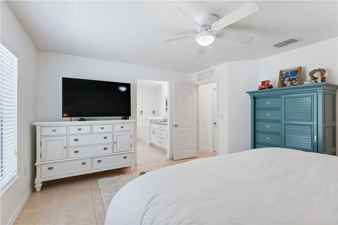 402 Lexington Avenue Southwest Vero Beach, FL 32962 - Photo 16 of 33 a bedroom with a bed and a flat screen tv