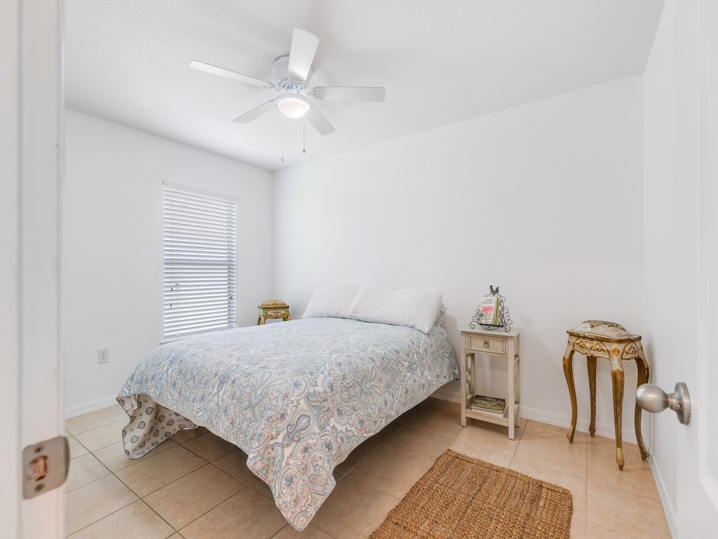 402 Lexington Avenue Southwest Vero Beach, FL 32962 - Photo 24 of 33 a bedroom with a bed and a table in it