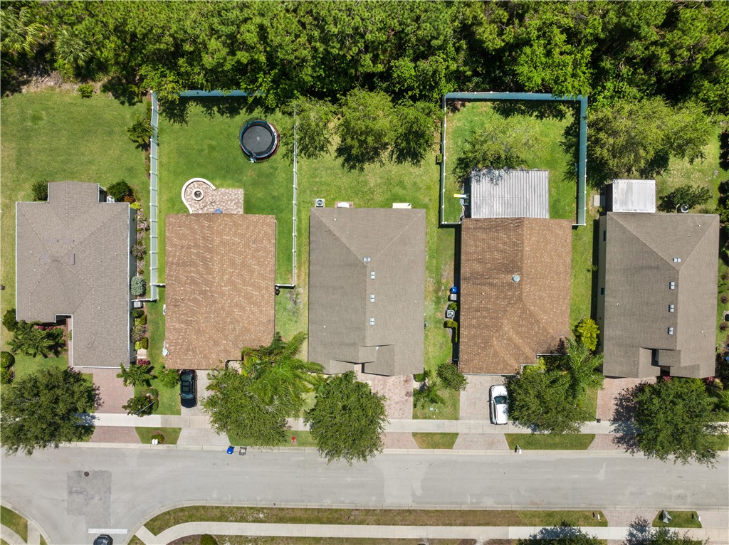 402 Lexington Avenue Southwest Vero Beach, FL 32962 - Photo 28 of 33 an aerial view of a house having yard