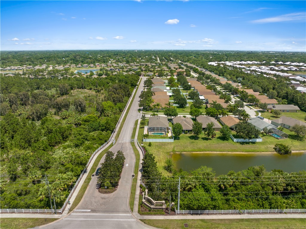 402 Lexington Avenue Southwest Vero Beach, FL 32962 - Photo 30 of 33 a view of a city from a balcony