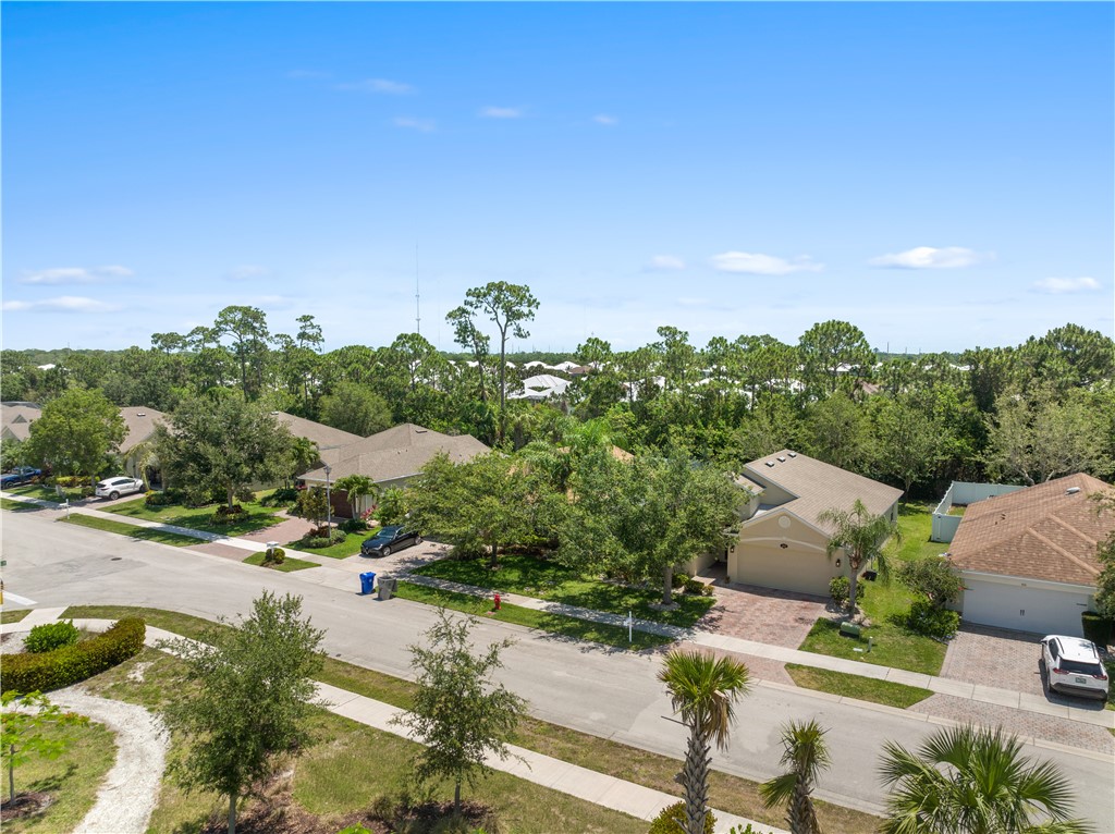 402 Lexington Avenue Southwest Vero Beach, FL 32962 - Photo 32 of 33 a view of a street with houses